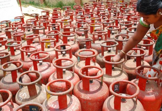 No control of government in LPG crisis: Black marketing on rise: Huge backlog created   